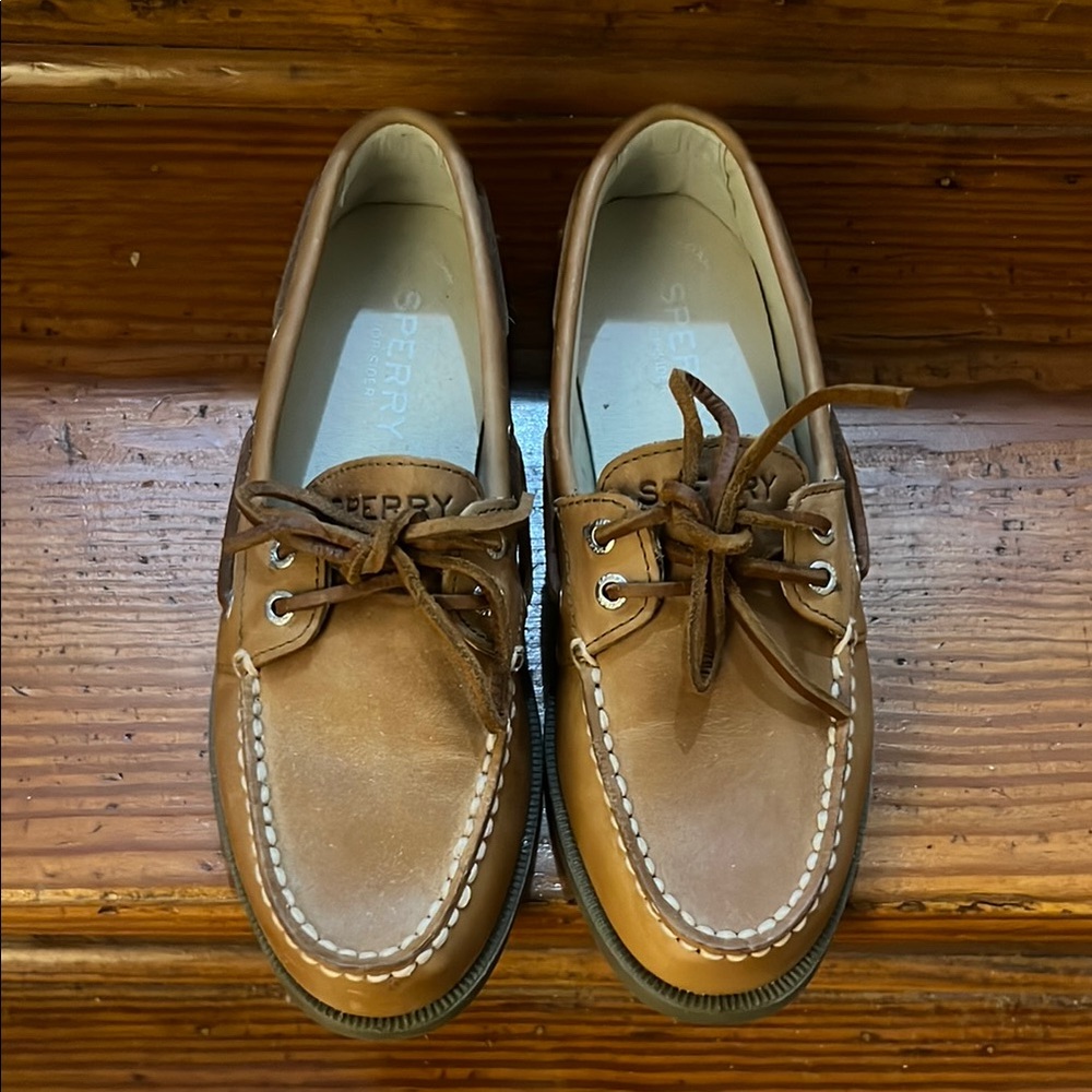Sperry Women’s Tan Leather Boat Shoes